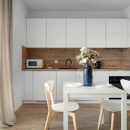Modern Pet-friendly With Balcony By Renters Apartman