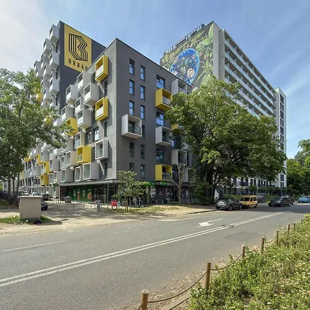 Modern Pet-friendly With Balcony By Renters Apartman